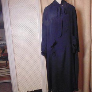 Square trim in front & sleeve